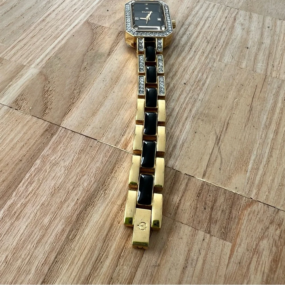 Elgin ladies octagonal black dial gold tone dress watch NEW BATTERY